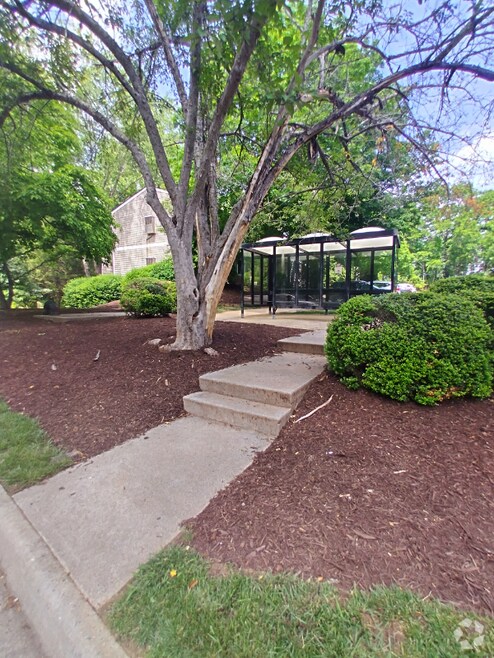Building Photo - 600 Reusens Rd