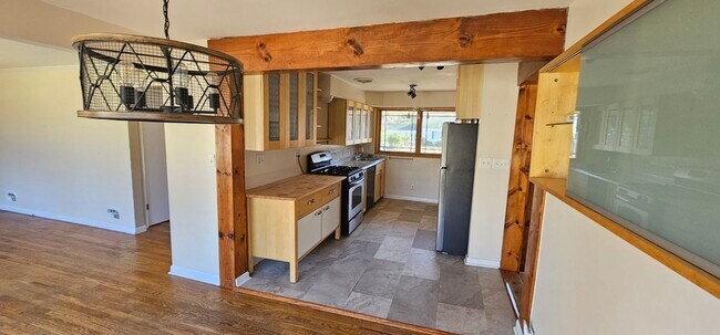 Building Photo - 227 Timber Ln