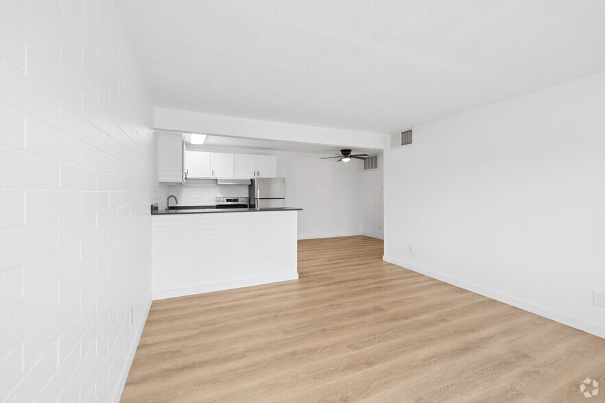 2BR, 1BA - 810SF - Living Room - Miramonte on 3rd