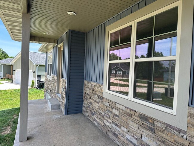 Building Photo - Now Accepting Applications – 4 BED 3 BATH | Summit Pass Subdivision | Waynesville School District