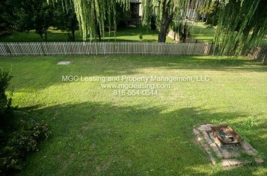 Building Photo - 152 NE Hidden Meadow Ln