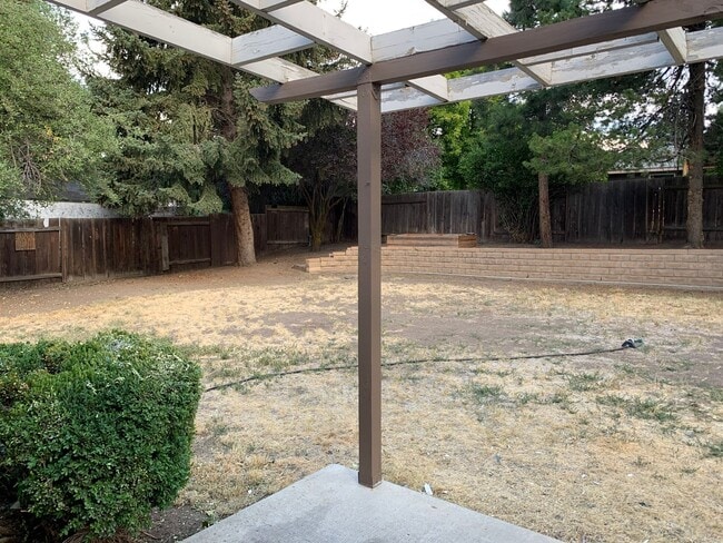 Building Photo - 3 Bedroom, 2 bath house