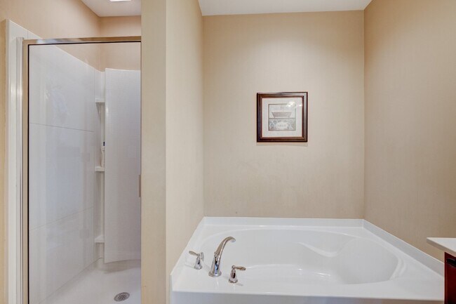 Building Photo - Beautiful Townhome with Garage, Fireplace, Close to Greenway, Dining & Shopping