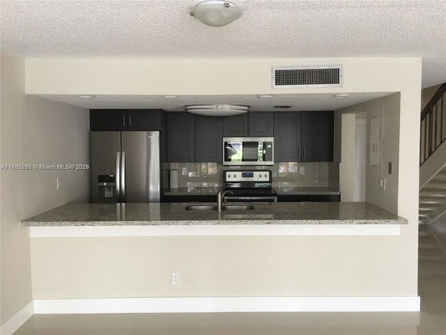 Primary Photo - 10951 N Lakeview Dr