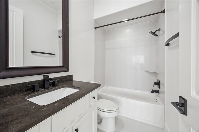 Building Photo - 3850 Glen Arbor Dr