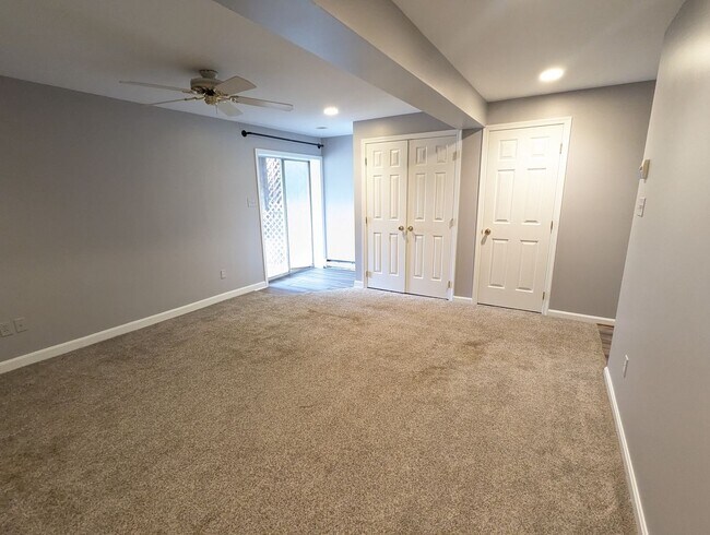 Building Photo - Beautifully maintained townhouse in Tuscar...