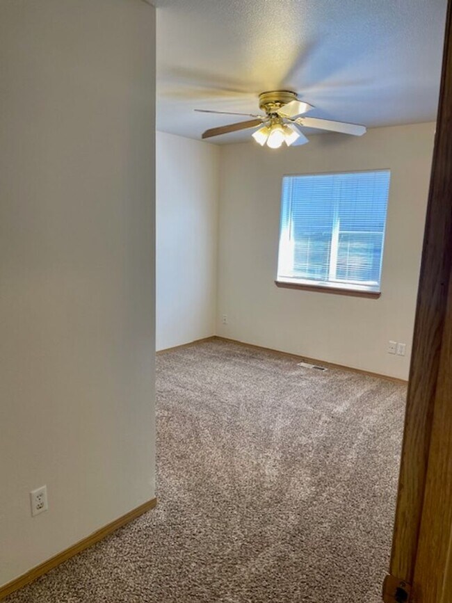 Building Photo - Charming 3-Bedroom Home with Open Layout & Fenced Yard!