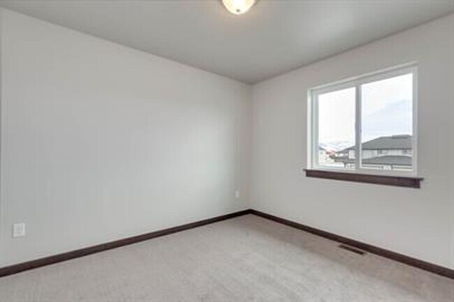 Building Photo - 1307 Westwood Cir