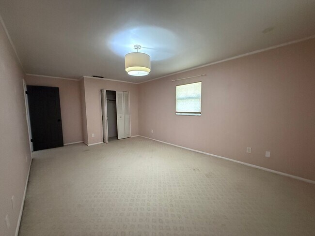 Building Photo - Beautiful Port Orange 4 Bed 2.5 Bath Serene Home Available IMMEDIATELY!