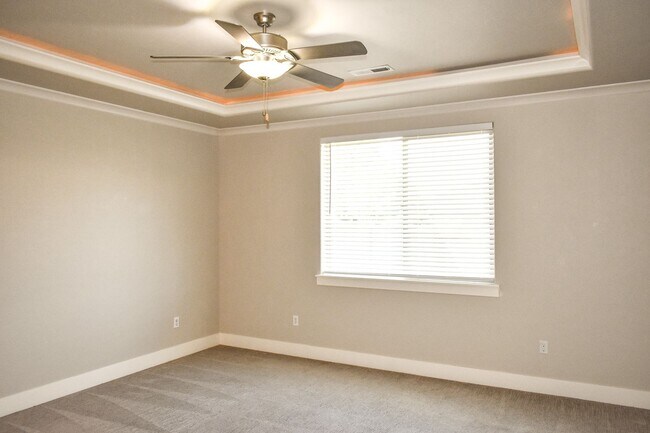 Building Photo - Spacious 3-bedroom 2 bath in the Golfing C...