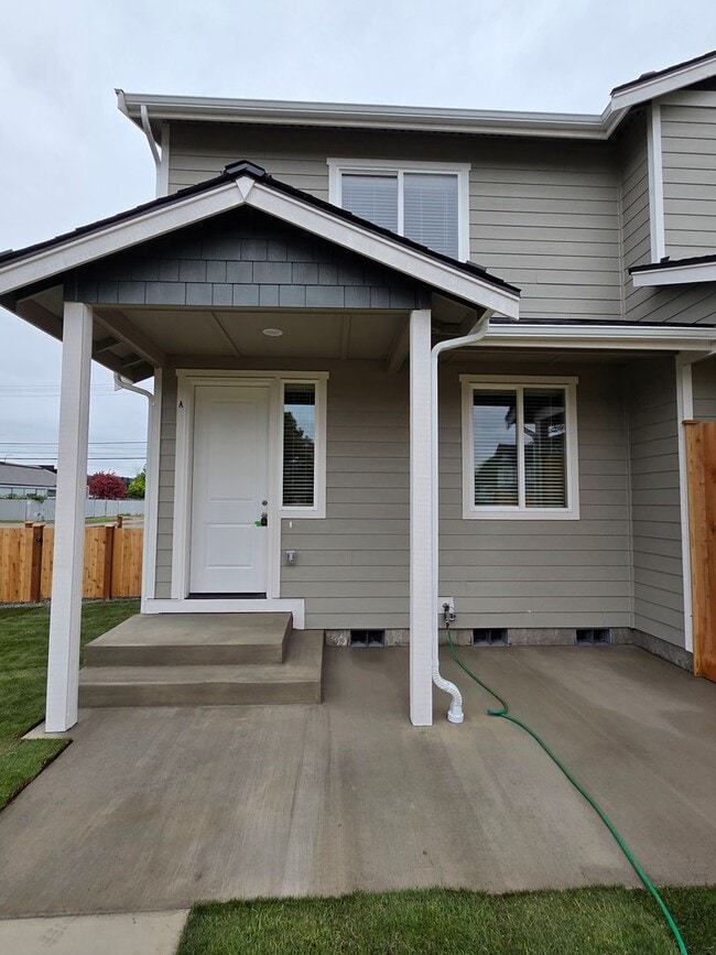Building Photo - New Rental with Superior Features
