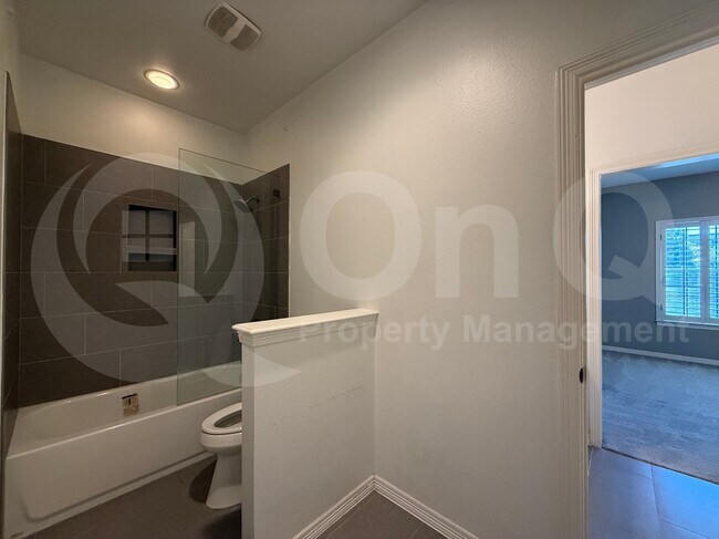 Building Photo - 4546 Warwick Ln