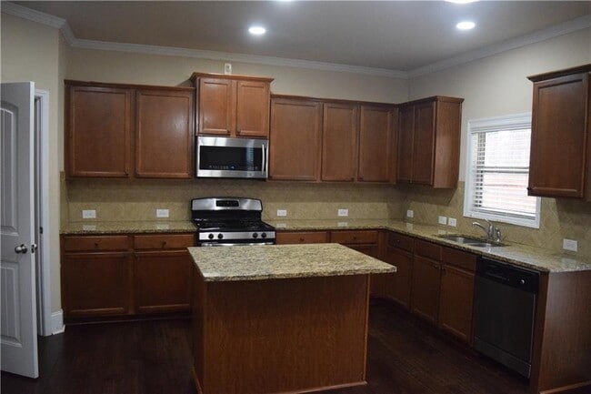 Building Photo - 480 Meadow Hill Dr