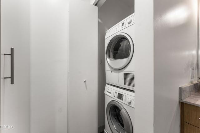 Building Photo - 530 S Hewitt St