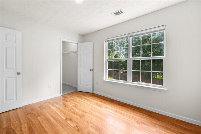 Building Photo - 3740 Crescent Walk Ln NE