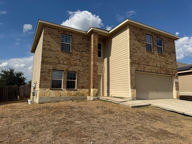 Building Photo - Move-In Special! Spacious 3BR Home with La...