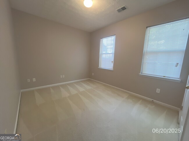 Building Photo - 1419 Wilshire Way