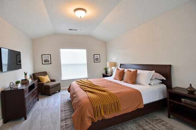 Building Photo - LIKE NEW OAKLEAF TOWNHOME!