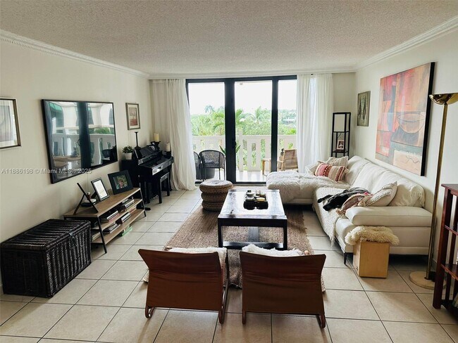 Building Photo - 1121 Crandon Blvd