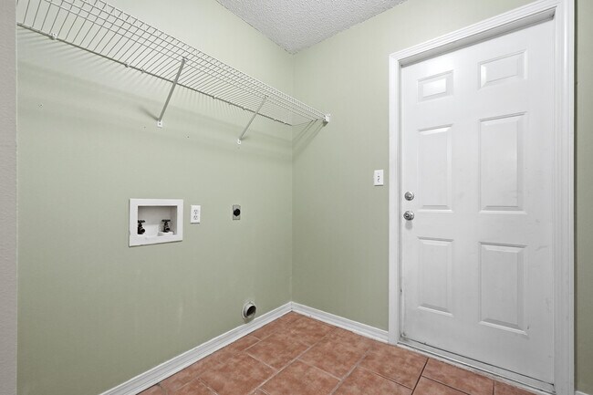 Building Photo - 1243 Jefferyscot Dr
