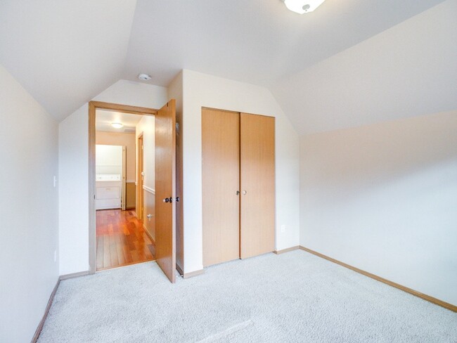 Building Photo - 1011 117th Streetcourt E
