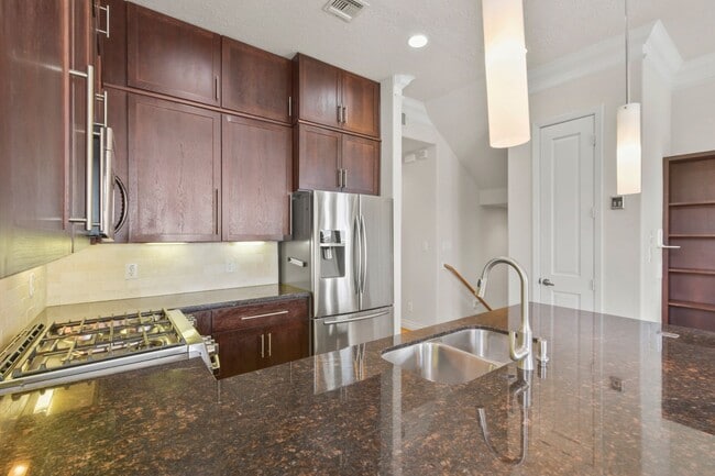 Building Photo - Luxury & Location: Spacious Home Minutes f...