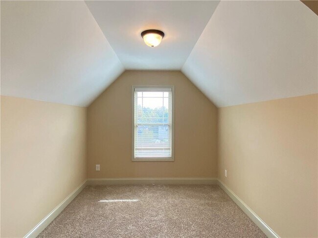 Building Photo - 522 Watercourse Way