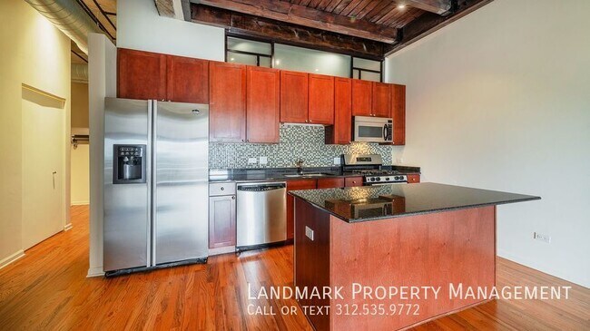 Building Photo - 758 N Larrabee St