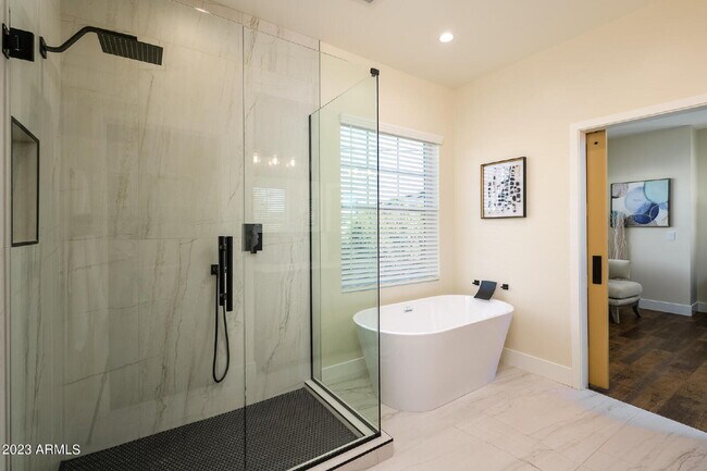 Building Photo - Exclusive Urban Sanctuary—Sophisticated Townhouse in Vibrant Phoenix