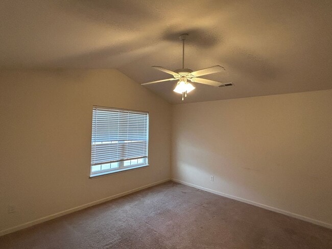 Building Photo - Coming Soon! 3/2.5 High Point Townhome, just north of town near N Main St & I-74