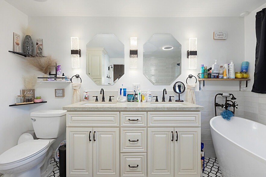 Building Photo - 1720 Via Entrada