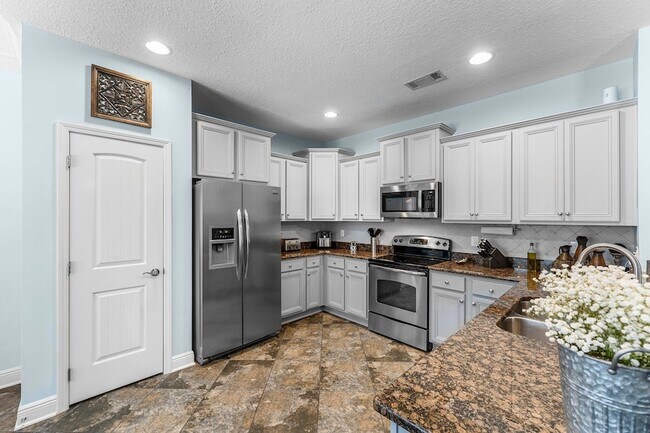 Building Photo - 270 Whispering Lake Dr