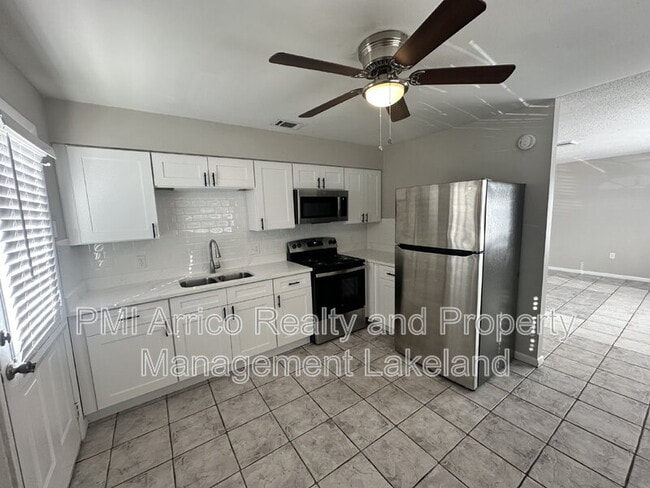 Building Photo - 845 Castle Way