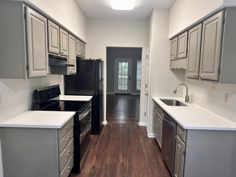 Building Photo - 2290 Fairways Ct