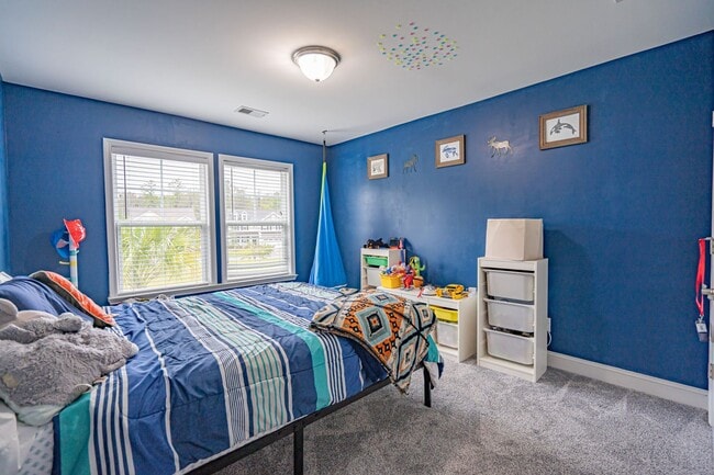 Building Photo - Forest Lakes Pooler