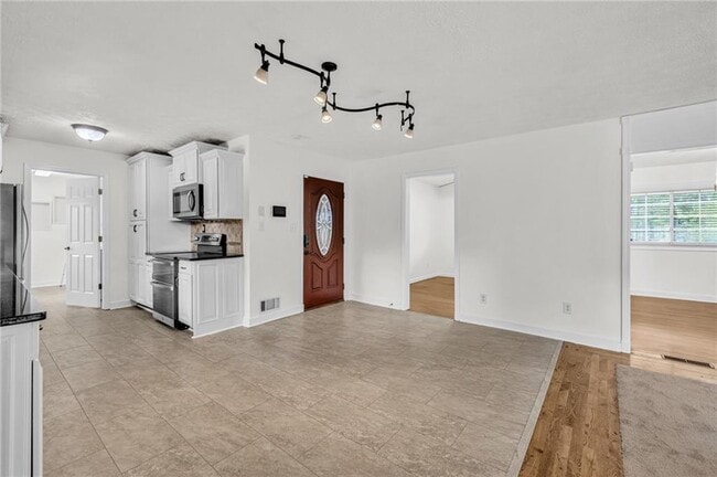 Building Photo - 318 Tyrone Rd