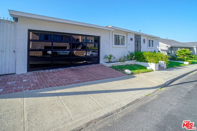 Building Photo - 4201 Don Diablo Dr