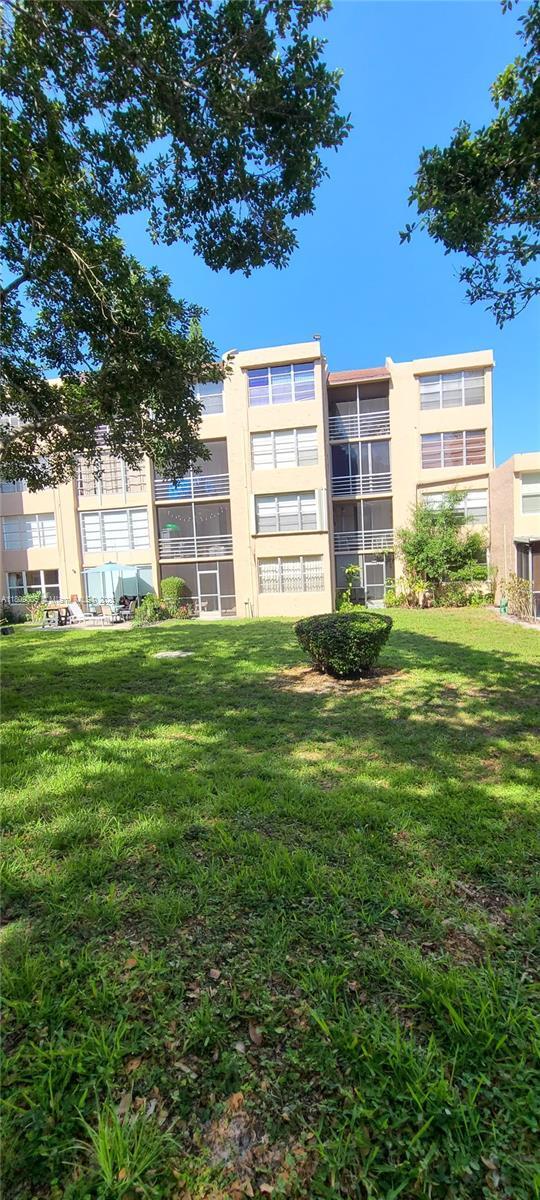 Building Photo - 9410 Live Oak Pl