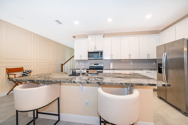 Building Photo - 1660 Tropical Palms Cir