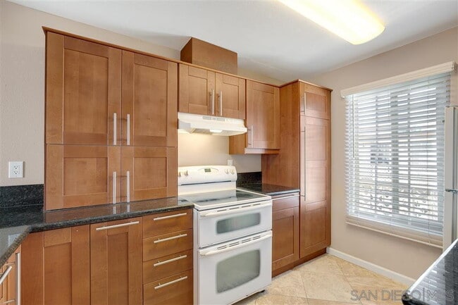 Building Photo - $3,400 - 3 Bed / 2 Bath Condo in Kearney Mesa