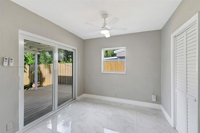 Building Photo - 320 NW 51st Ct