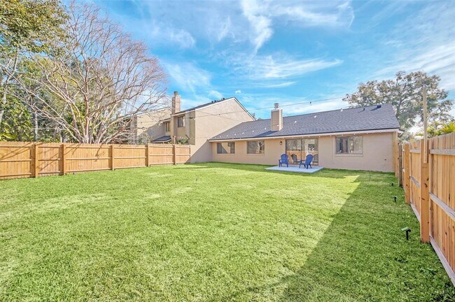 Building Photo - 8244 Limetree Ct