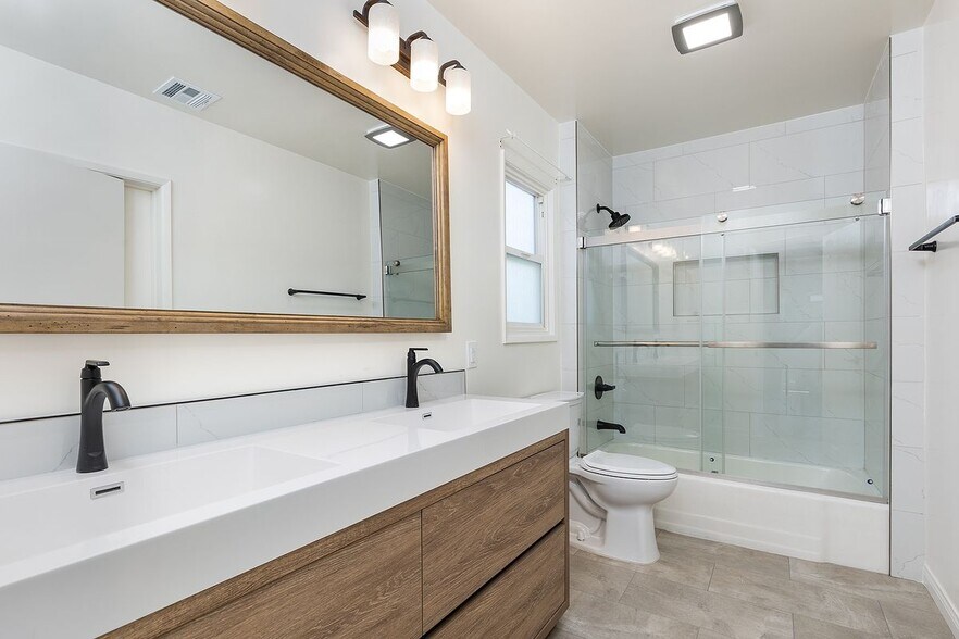 Building Photo - 3511 Paraiso Way