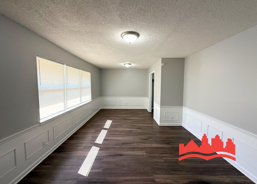 Building Photo - 890 W Marigold Ln