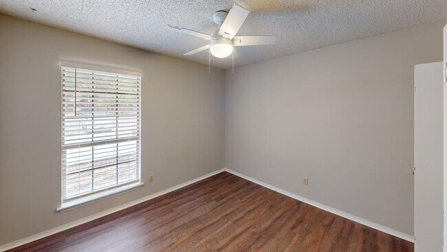 Building Photo - Spacious 2-Bedroom Rental Near NAS Pensacola – Ideal Location for Professionals
