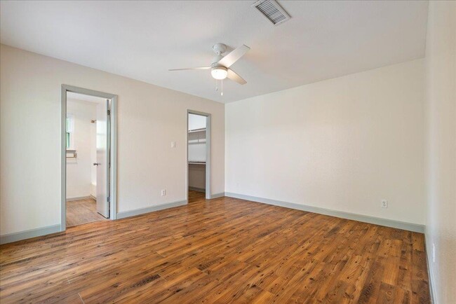 Building Photo - 2302 Berkett Dr