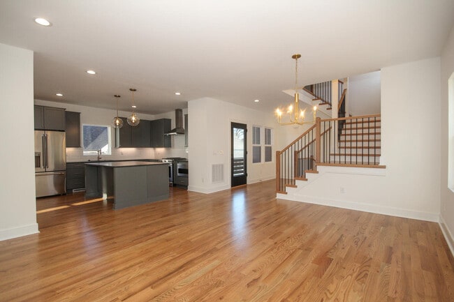 Building Photo - 1110 Greenleaf Ave