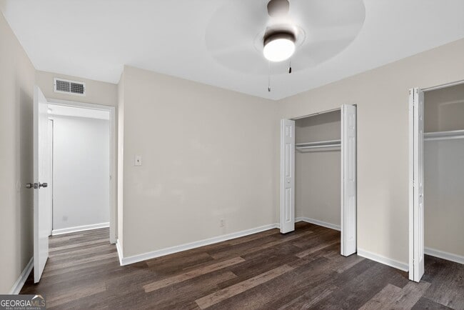 Building Photo - 2520 Peachwood Cir NE