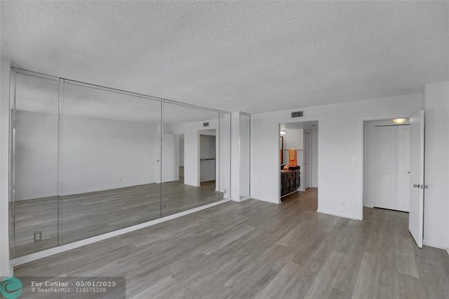 Building Photo - 3500 Galt Ocean Dr
