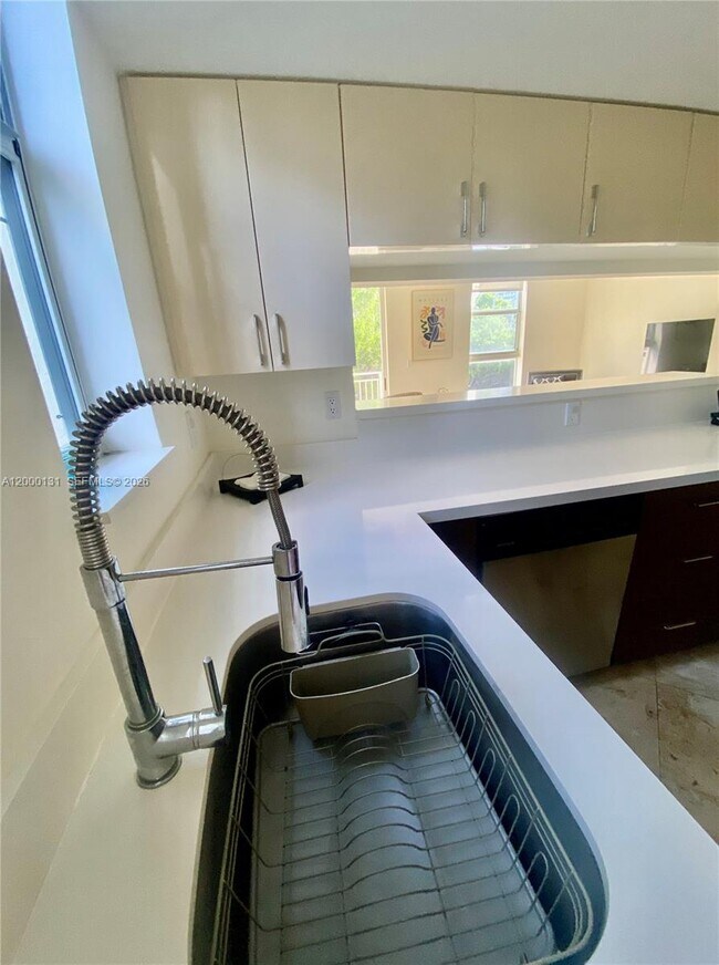 Building Photo - 16590 NE 26th Ave